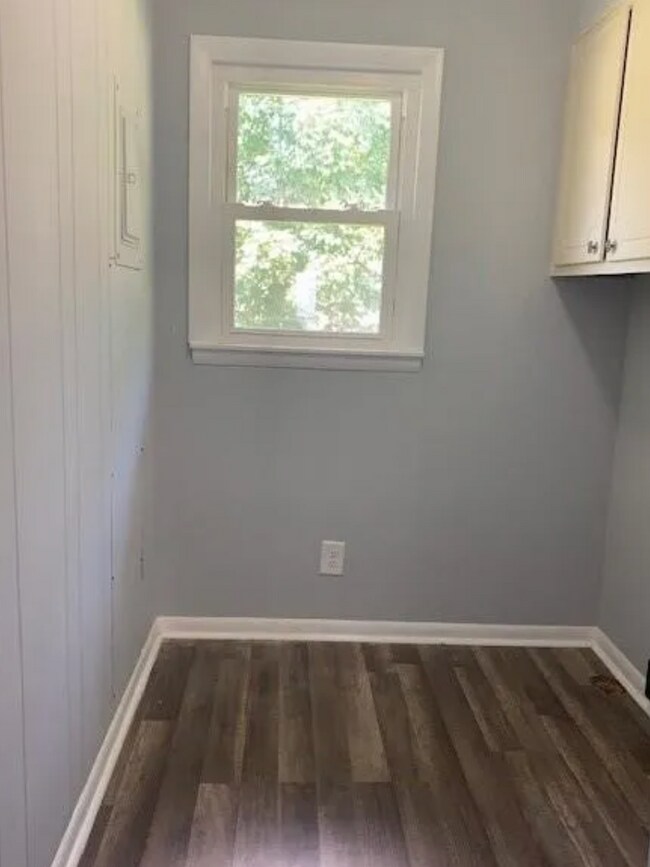 Building Photo - Cozy Ranch Home w/ Enclosed Sunroom, Fully...