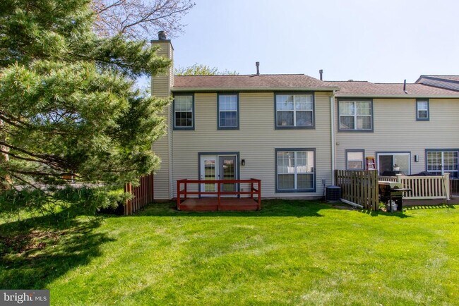 Building Photo - 1739 McNelis Dr