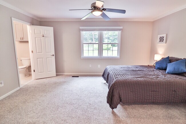 Building Photo - 9633 Cinnamon Creek Dr