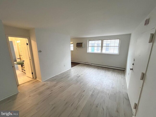 Building Photo - 6010 Bingham St