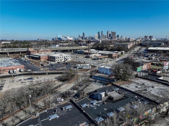 Building Photo - 644 Wells St SW