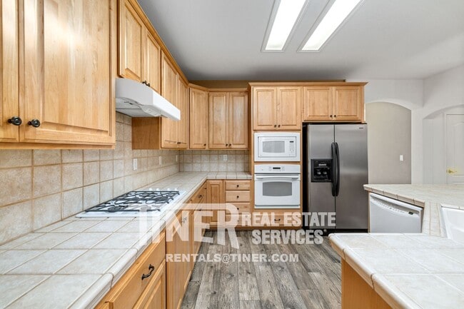 Building Photo - 6530 Aster Ct