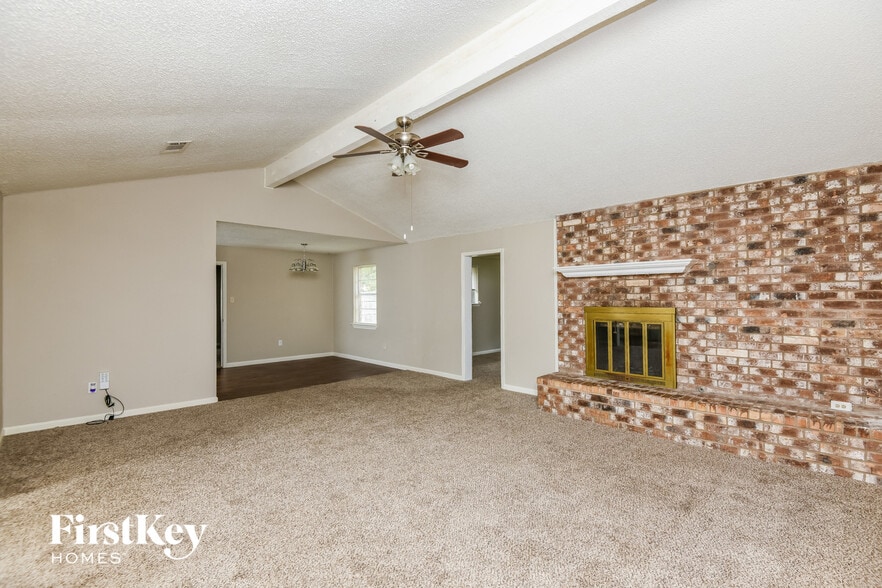 Building Photo - 2100 Cedar Ct