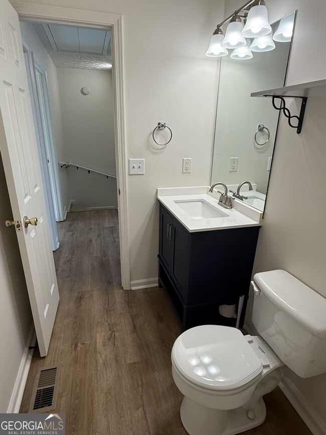 Building Photo - 160 2nd St