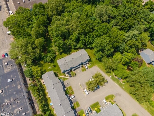 Building Photo - 6-06 Cross Meadows