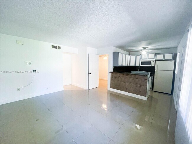 Primary Photo - 10370 SW 220th St