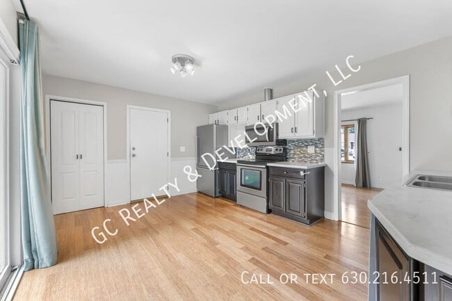 Building Photo - 710 Larsen Ave