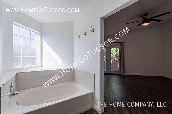 Building Photo - 2581 W Camino De La Joya