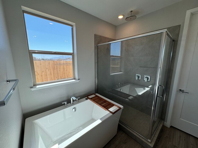 Building Photo - New Ryder Home Tons of Upgrades