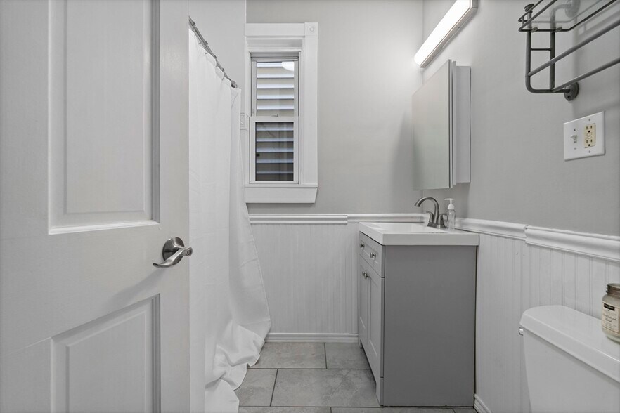 Building Photo - 194 Emerson St