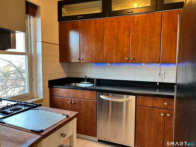 Building Photo - 118 Summer St