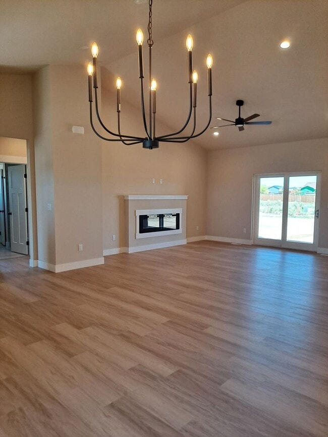 Building Photo - 697 Cabaret Dr