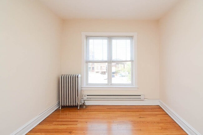 Building Photo - 958 W Cornelia Ave