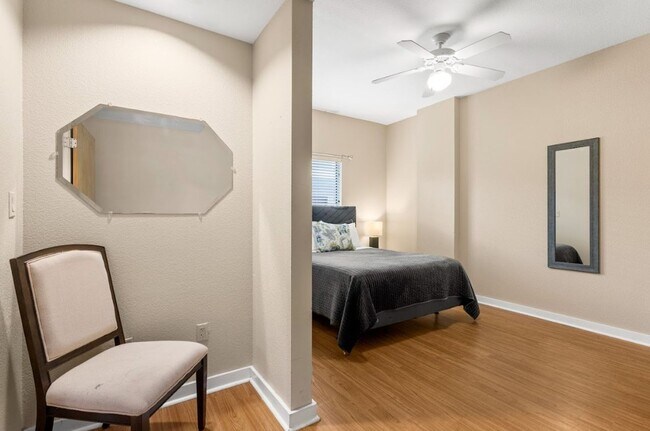 Building Photo - Piazza Condo - Fully Furnished 2bd/2ba - S...