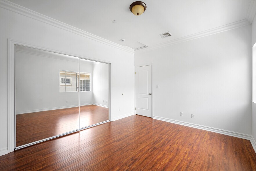 Building Photo - 6827 Valmont St
