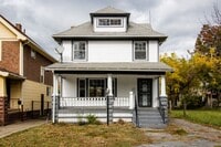 Building Photo - 9711 Parmelee Ave