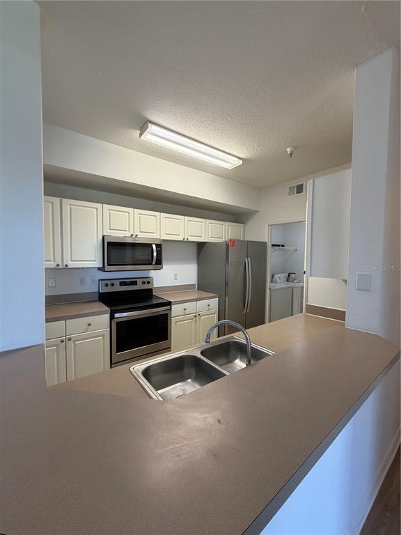 Building Photo - 5542 Metrowest Blvd