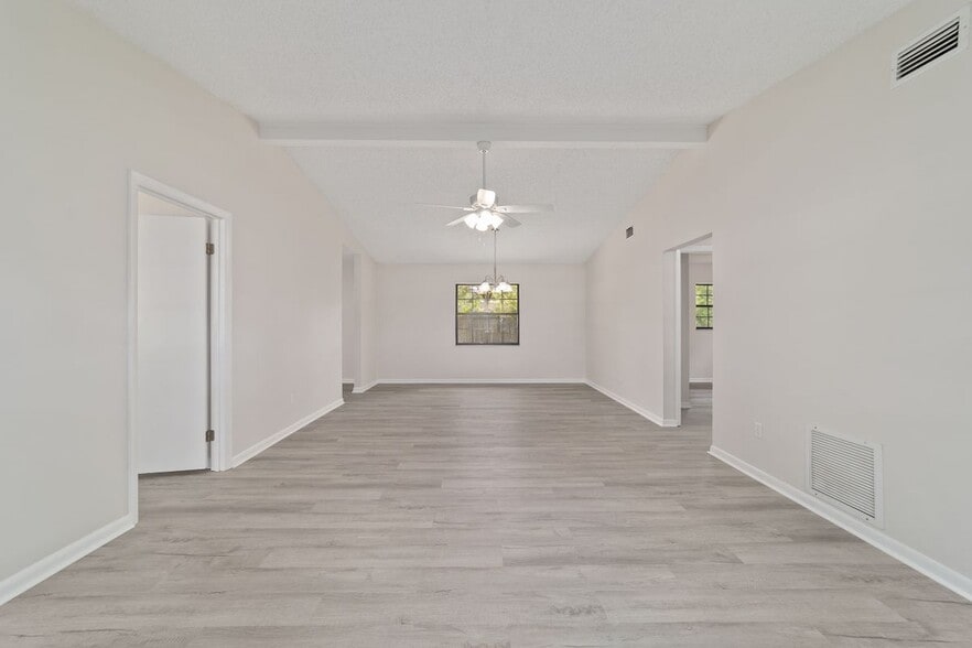 Building Photo - 2220 NE 41st St