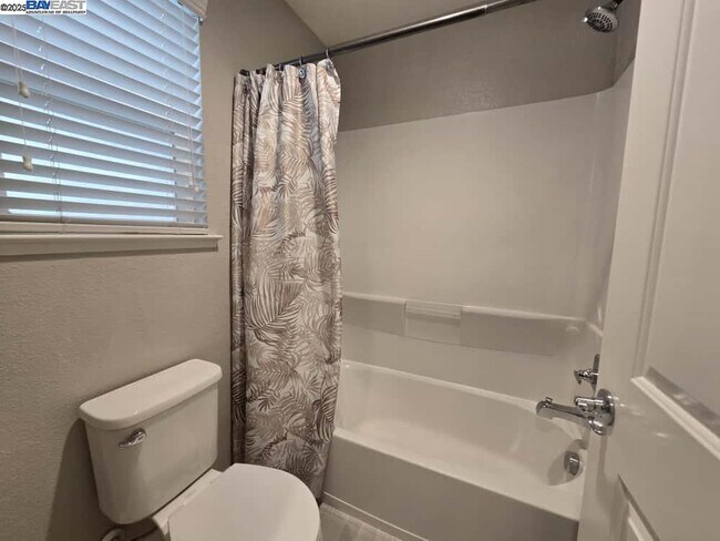 Building Photo - 8553 Waveside Wy