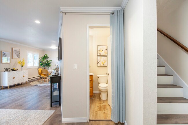 Building Photo - 1173 Capri Dr