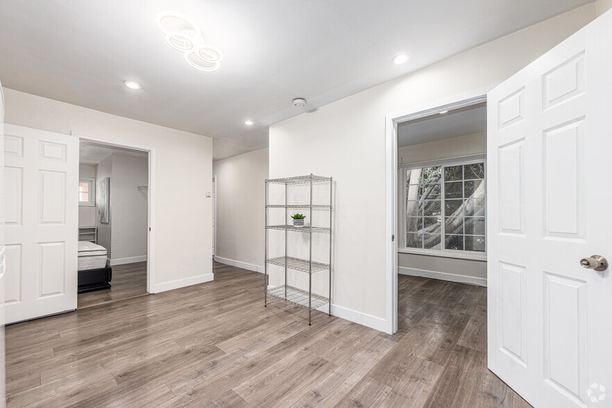 3BR 1BA - 700SF - Dining Room - 859 N McCadden Pl