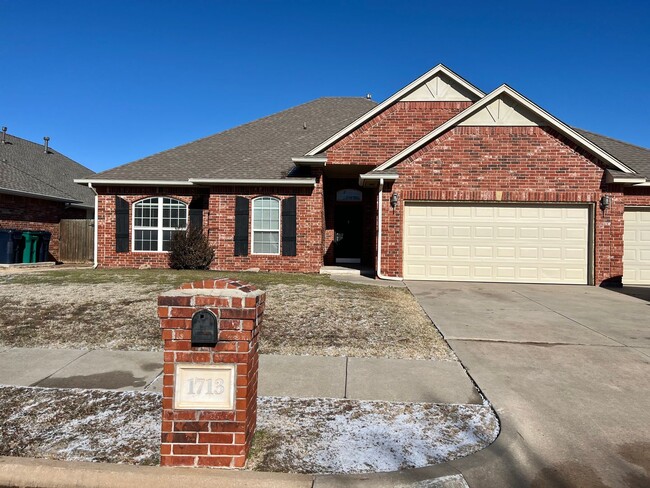 Primary Photo - Gorgeous 3 Bed 2 Bath With Office in Edmond