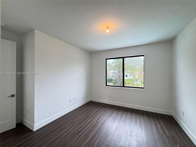 Building Photo - 19670 NE 14th Ct