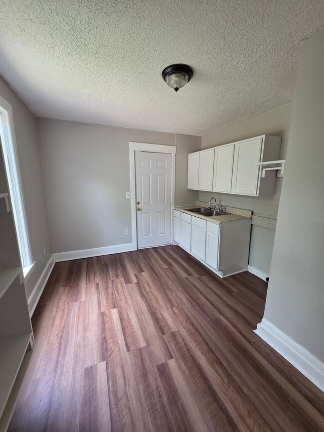 Building Photo - 1407 Jerome Dr
