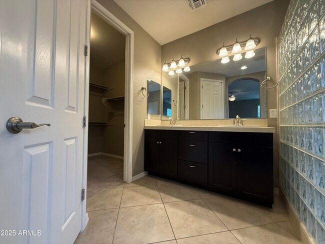 Building Photo - 276 E Coconino Dr