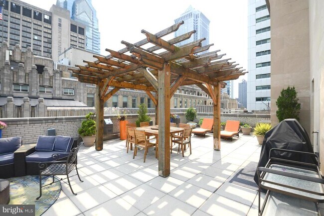 Building Photo - 1600 Arch St