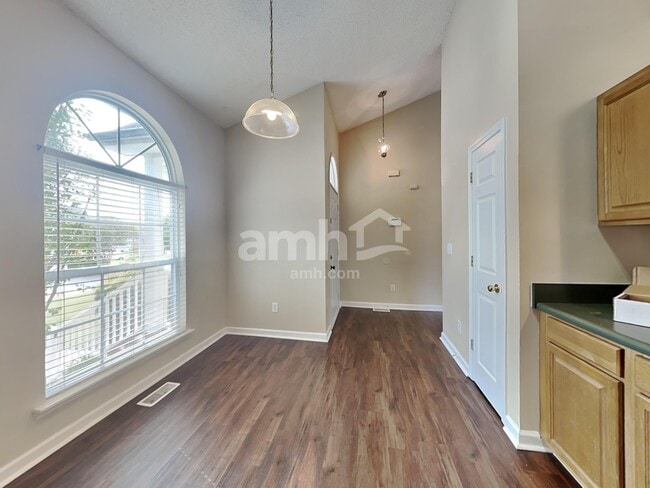 Building Photo - 104 Windy Meadow Way