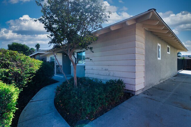 Building Photo - Beautiful & Spacious Home in Rowland Heights