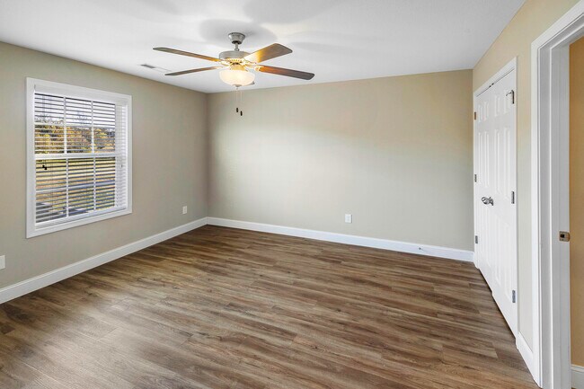 Building Photo - 5363 Dover Springs Way