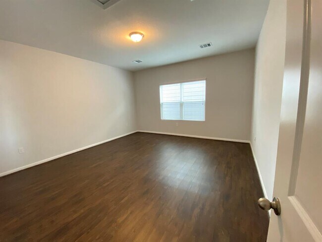 Building Photo - 220 Timber Brook Dr