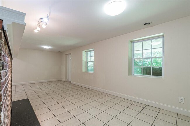 Building Photo - 1574 Old Spring House Ln