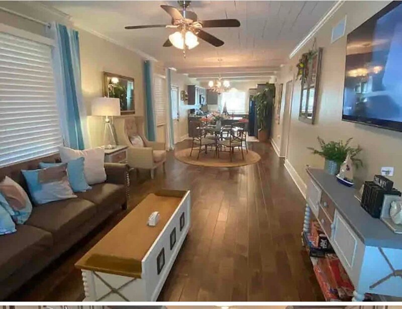 Building Photo - 404 N Landry Dr