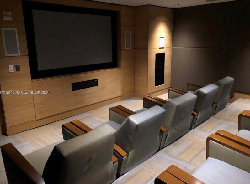 Building Photo - 950 Brickell Bay Dr