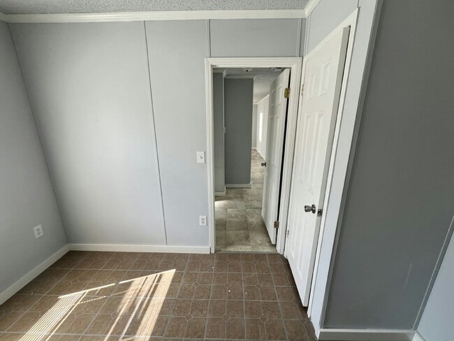 Building Photo - 2218 Chicago Cubs St