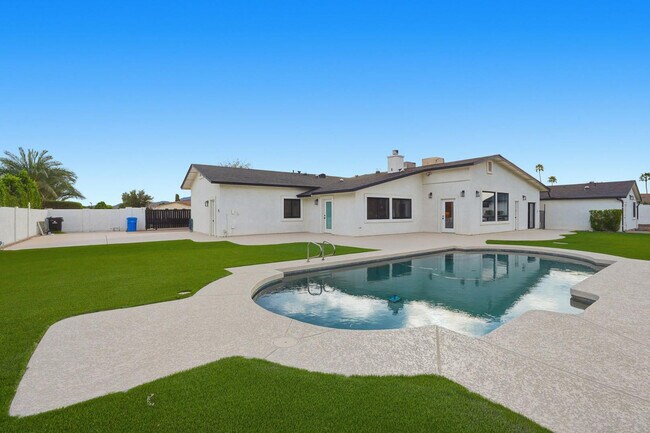 Building Photo - 6302 E Cochise Rd