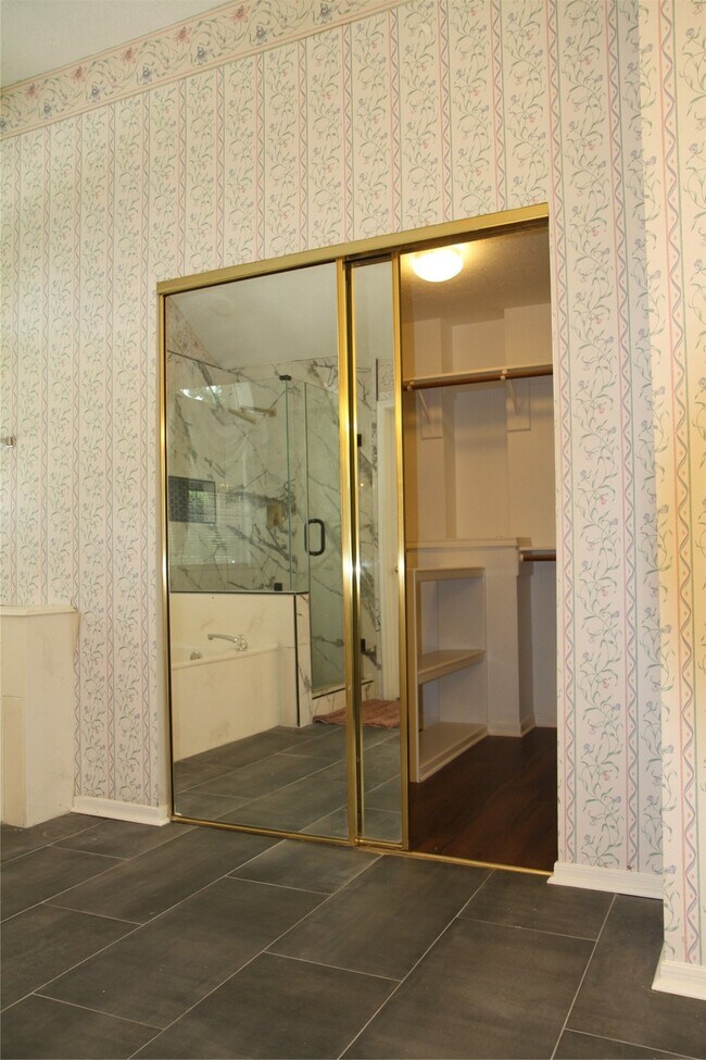 Building Photo - 1235 Deer Ridge Dr