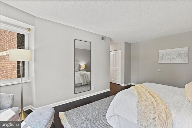 Building Photo - 8350 Greensboro Dr