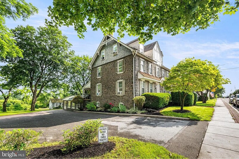 Building Photo - 28 W Main St