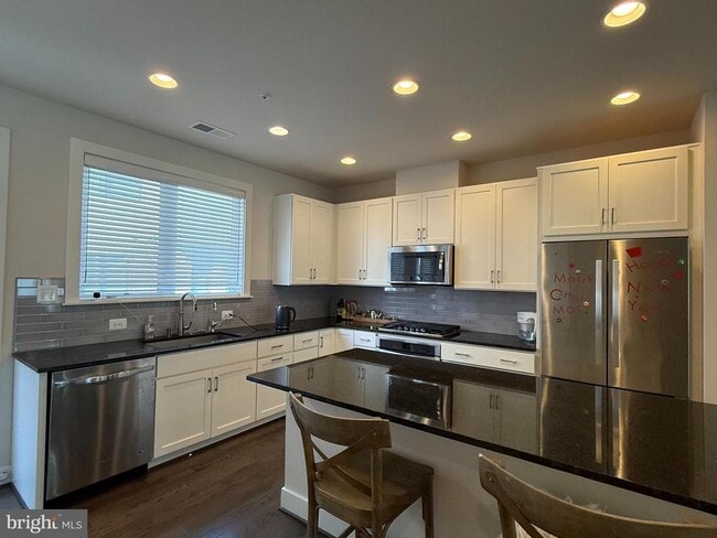 Building Photo - 6611 Eames Wy