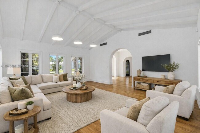 Building Photo - 113 NE 101st St