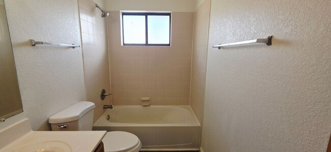 Building Photo - Charming 3 bedroom, 2.5 bath home in West El Paso!