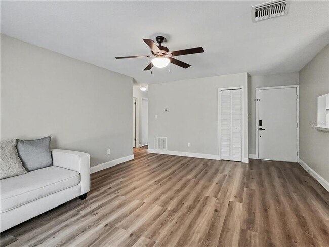 Building Photo - 109 Wild Elm Ct