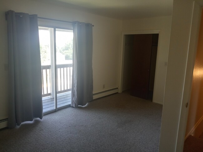 Building Photo - 390 S Wagon Wheel Dr
