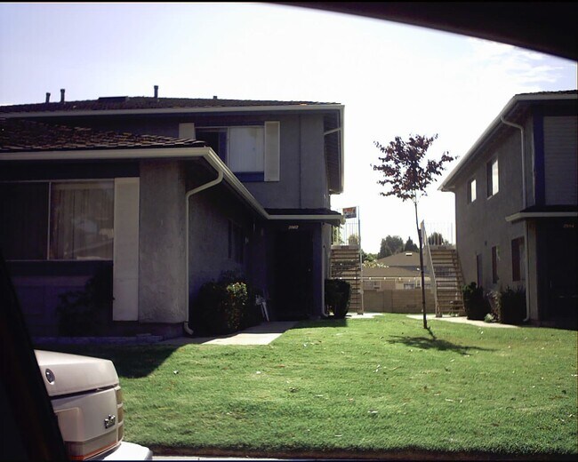 Building Photo - Marina Village Penthouse garage & all gas ...
