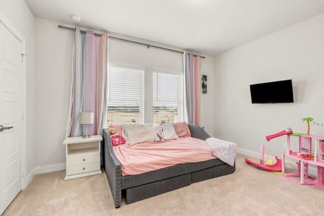 Building Photo - Elegant Living with Space to Spare | 4 Bed • 3.5 Bath