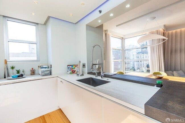 Building Photo - 1800 Washington St